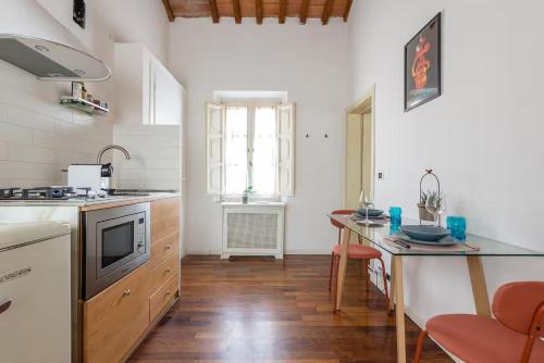 Spacious 2BR Apartment for Families Central & Quiet Pisa 5