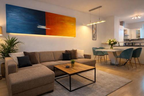 City Apartment Linz 3 Zimmer - Klimaanlage, Großes Sofa, Cafe & WLAN, Selfcheckin, Parkplatz, für 5 Gäste in Linz, Österreich