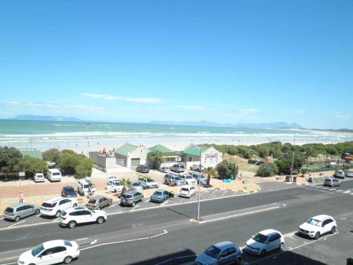 308 St Tropez, Strand