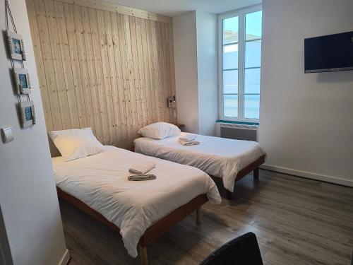 2 twin beds
