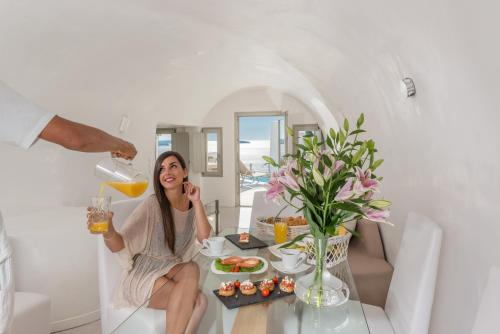 Grand Suite con Piscina Privata all'Aperto Riscaldata e Vista Mare e Caldera