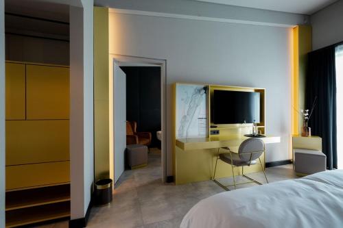 room detail thumbnail 1