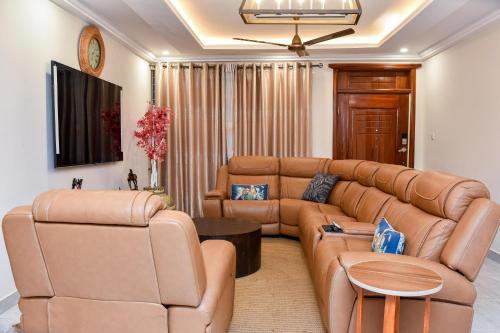 THE AFRICAN PALACE- Free Airport Pick up - High Speed Starlink WiFi - Car Rental in Tamale