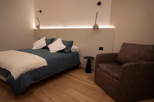 1 queen bed, 2 twin beds