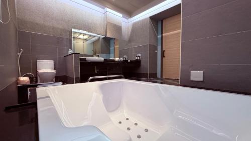 Bathroom, Lisa Motel in Fongshan District