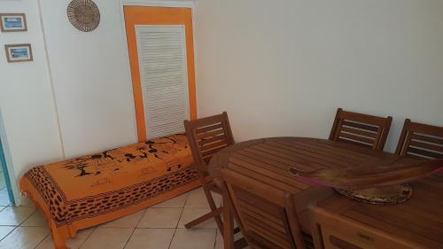 公共休息室/电视室, Location Marigot in 上岛