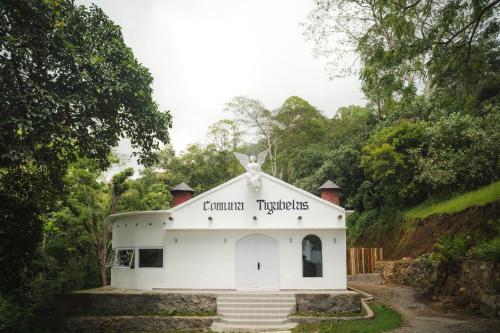 Comuna Tigabelas in Bajawa