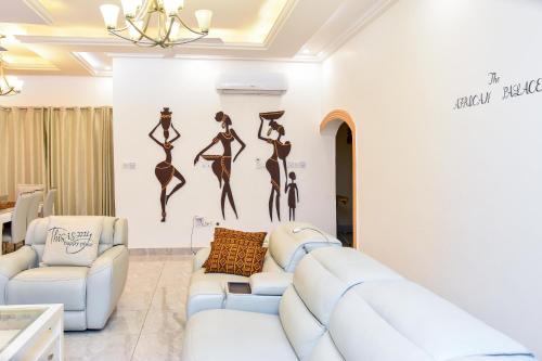 THE AFRICAN PALACE- Free Airport Pick up - High Speed Starlink WiFi - Car Rental in Tamale