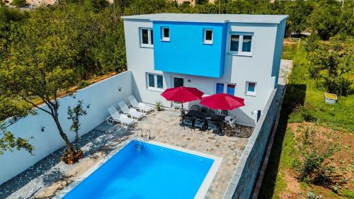 Plava villa Mostar swiming pool with house - image 3