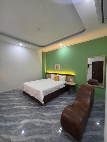 room detail thumbnail 2