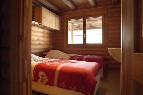 CHALET JACUZZI PRIVE, TERRASSE et VUE MONTAGNE DANS CAMPING 3 ETOILES in Chateauroux-Alpes