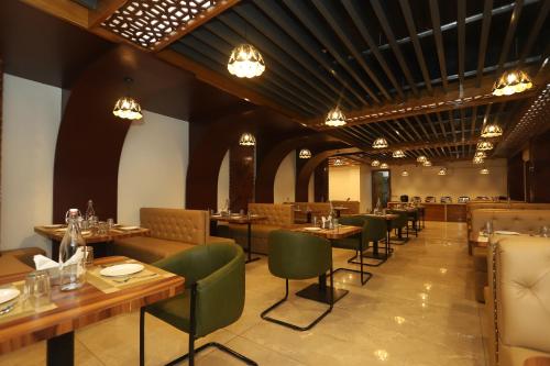 The Udit By West Western - Central Heated and Air Cooled - River View & Roof Top cafe & Bar photo 5