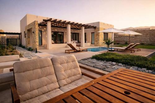 Private Pool Retreat - Full-Service Villa – khách sạn tại As Sifah