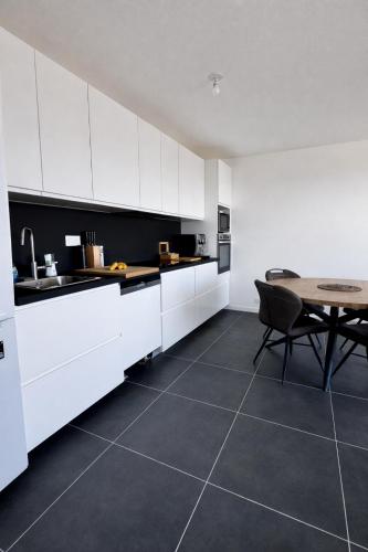 Luxury apartment with balcony & rooftop in Mercantour