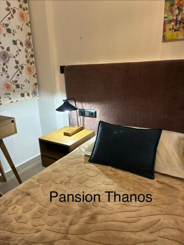 Thanos ,Rooms and Apartments - Komitsa Beach