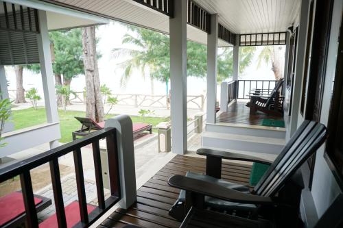 شرفة/ تراس, لاماي إن 99 بانجالوز (Lamai Inn 99 Bungalows) in لاماى