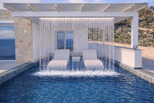 Aqua blue villa with private swimming pool – khách sạn tại Karpathos