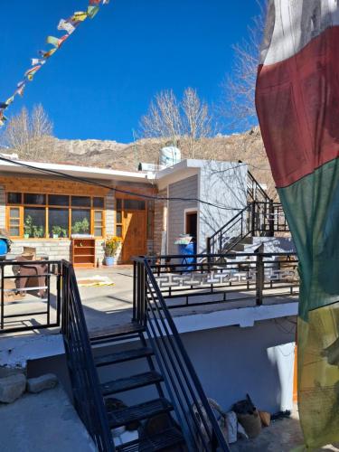 Alpinehomestay in Nako