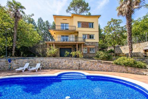 Catalunya Casas Elegant Mountain Villa just 30km to Barcelona - Accommodation - Corbera de Llobregat