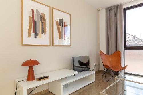 Picasso Suites - Tap to explore photos