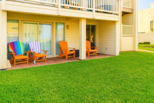 Direct Beach Pools & Sun Deck - Stylish - Clean