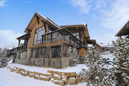 Falcon Haus: Modern townhome Great Location Gondola Access Private Hot Tub! - image 4