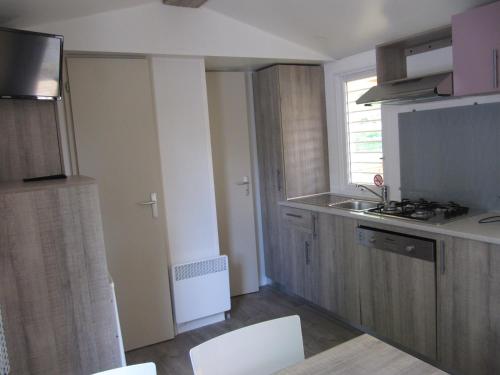 virtuve, Camping du Mouchet in Lusaka Lešato