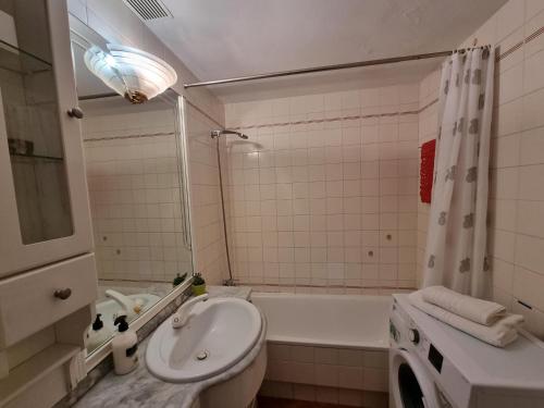 Apartamento acogedor con terraza a 400m de la playa - HISP-236-134 - image 4