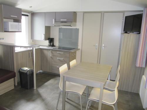 virtuve, Camping du Mouchet in Lusaka Lešato