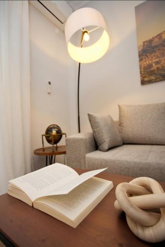 Two Bedroom Flat In Athens, Atenas