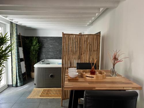 Love Room avec Jacuzzi Privatif in Шан-сюр-Марн
