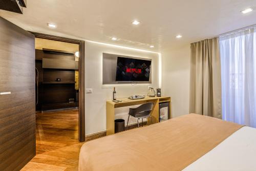 Home at Rome Luxury Navona Suites - image 6