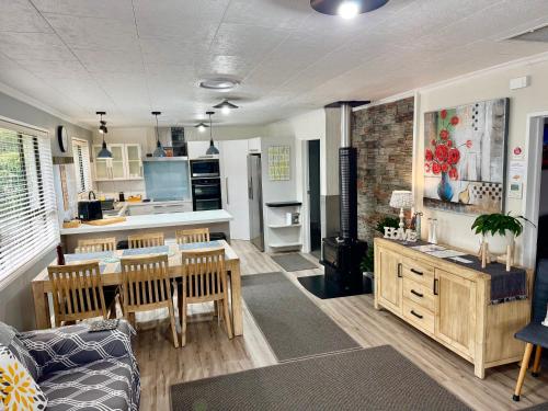 Joy on Jollie - Your home away from home in Hokitika