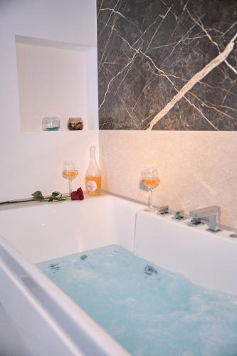 SOLUNA Hideaway Athens - Luxury Jacuzzi Suite in Haidári