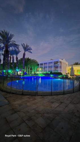 Royal Park 6&3 swimming Pool - by G&P suites – khách sạn tại Eo biển Marina