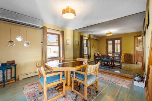 Létesítmények, Burban Bungalow in Maplewood