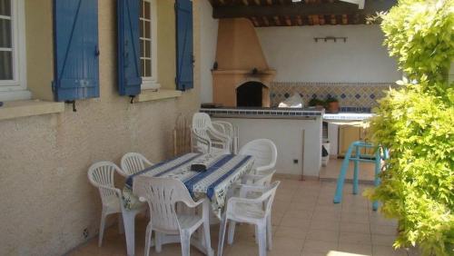 Villa avec jardin et piscine - au pied de la colline in Gemenos