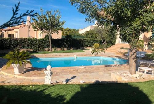 Villa avec jardin et piscine - au pied de la colline in Gemenos