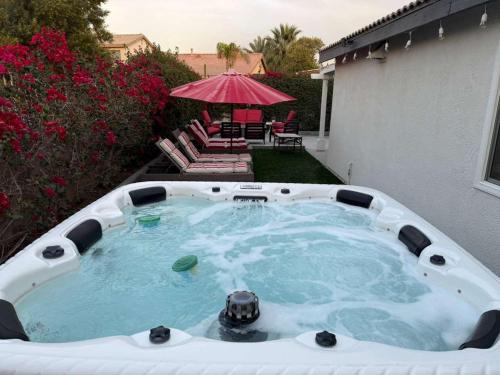 The Coachella Gem weekly discounts in Coachella, Vereinigte Staaten von Amerika