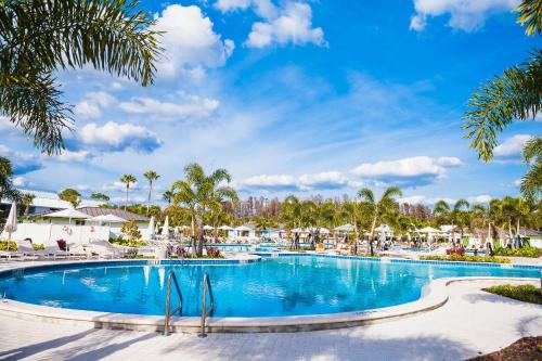 Golf Grandeur ~ Ground Floor Corner Unit - Wesley Chapel, FL