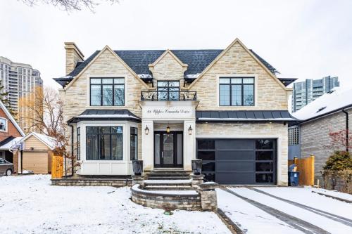 Ultra Luxury Villa In Toronto – khách sạn tại North York