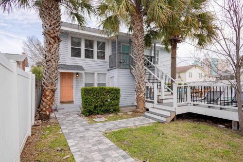 Beach Retreat Complex w Pool - Sleeps 25 in Jacksonville Beach, USA