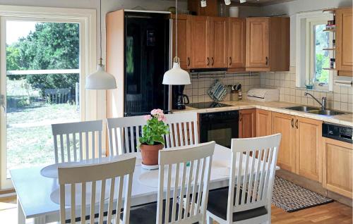 廚房, 2 Bedroom Beautiful Home In Trelleborg in 斯米格咸恩
