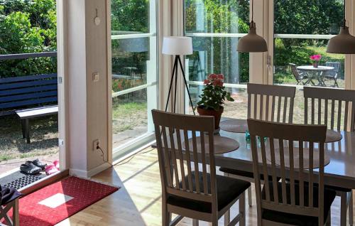 廚房, 2 Bedroom Beautiful Home In Trelleborg in 斯米格咸恩