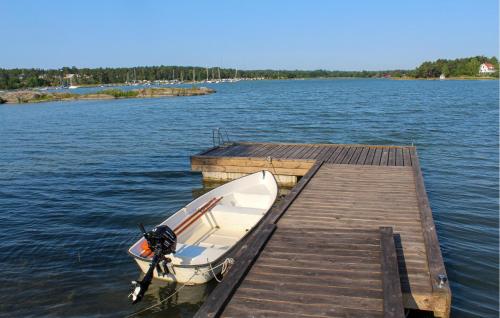 Viesnīcas āriene, 4 Bedroom Pet Friendly Home In Vikbolandet in Arkosund
