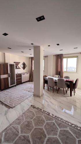 شقه مفروشه في المهندسين تتسع لخمسه اشخاص – khách sạn tại Mohandesin