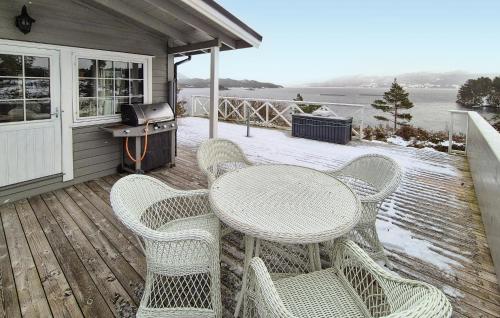 Viesnīcas āriene, 3 Bedroom Beautiful Home In Fjelberg in Adnavik
