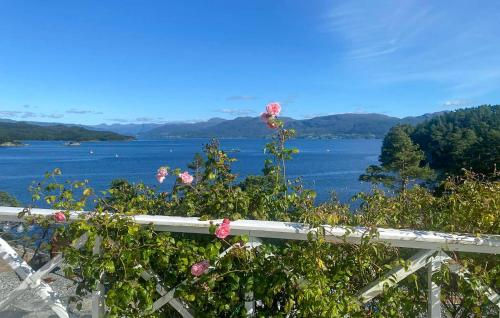 Skats, 3 Bedroom Beautiful Home In Fjelberg in Adnavik