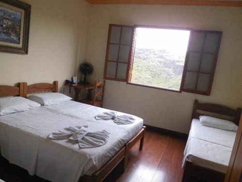 1 double bed, 2 twin beds