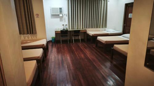 room detail thumbnail 0